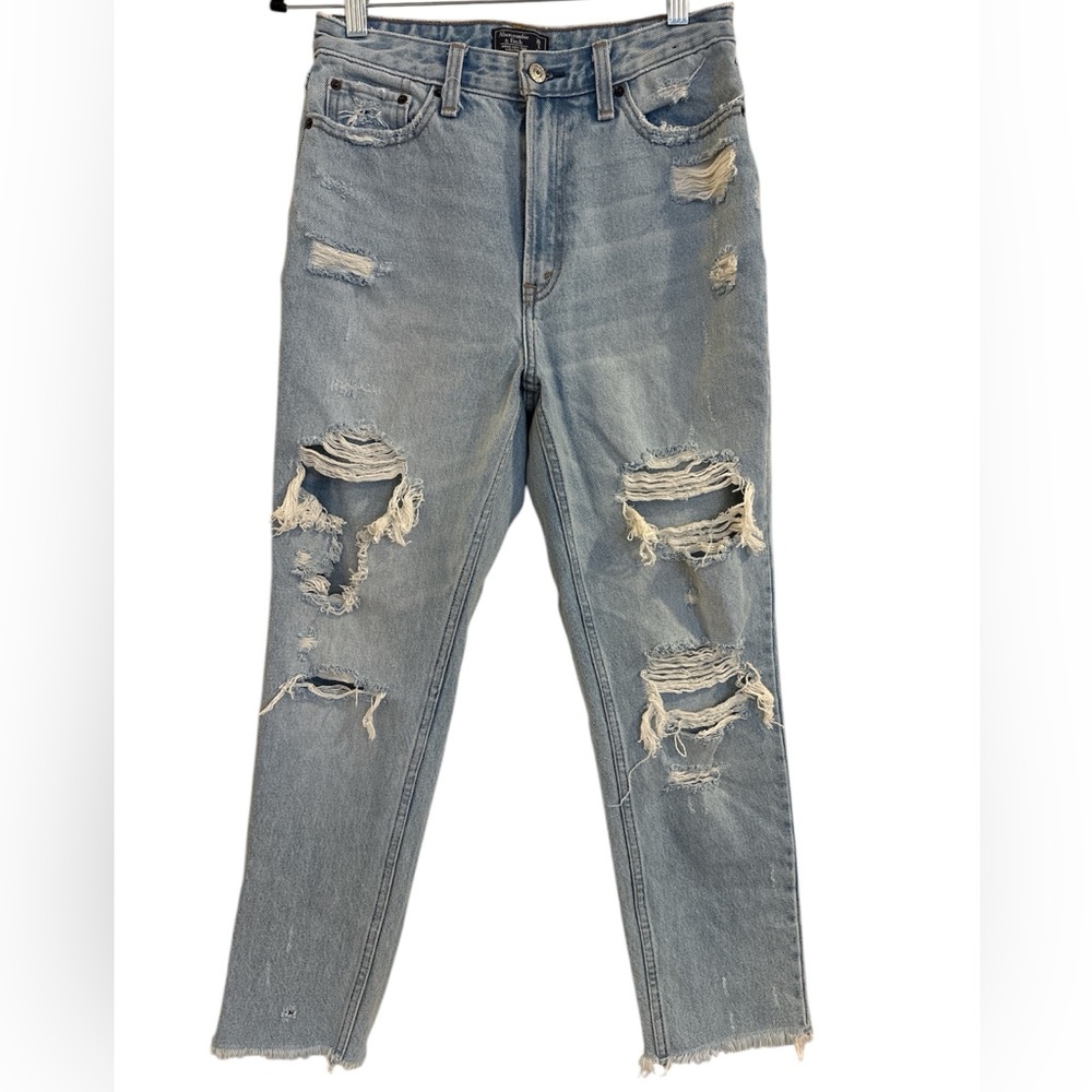 Women’s Abercrombie Light Wash Distressed Annie High Rise Girlfriend Jean Size 2
